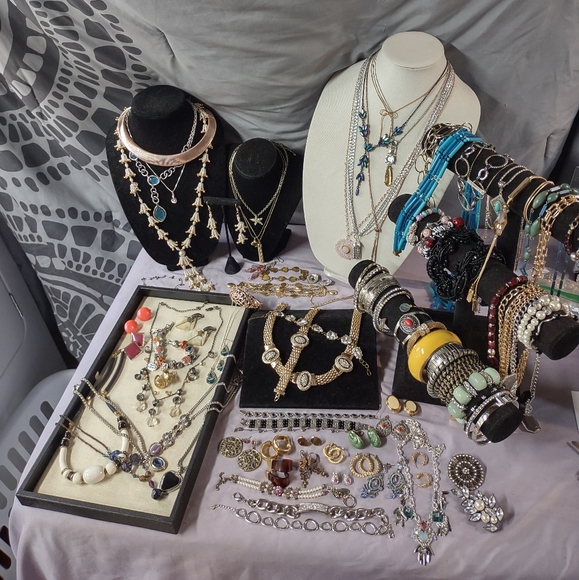 Jewelry - Mixed Bulk Jewelry Lot
